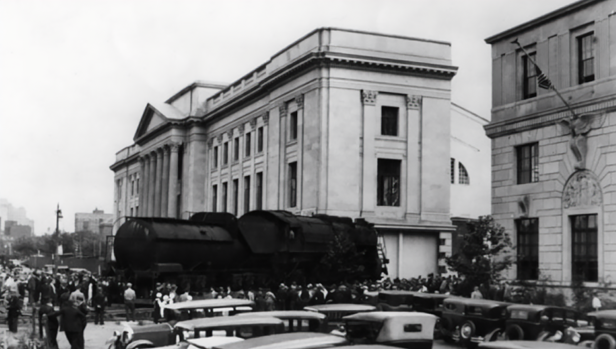 The Baldwin 60000 Locomotive arrives at The Franklin Institute in 1933