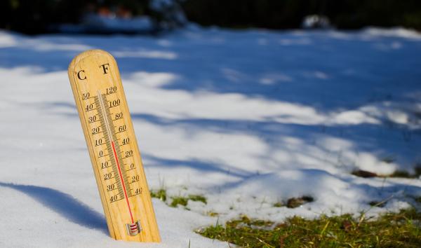 thermometer in snow