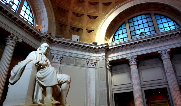 shot of Benjamin Franklin memorial in the atrium at The Franklin Institute