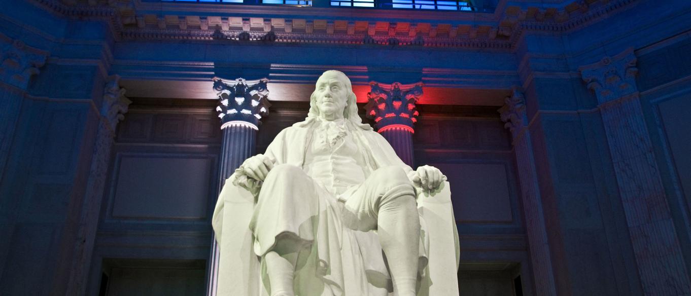 Front-facing view of the Benjamin Franklin Memorial statue