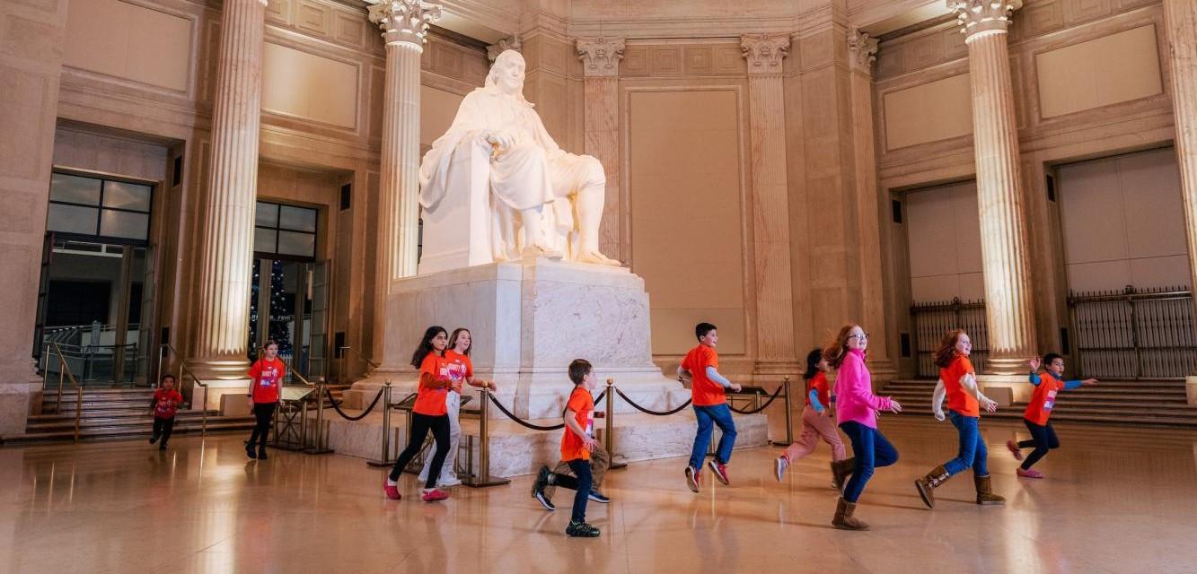 kids running through memorial