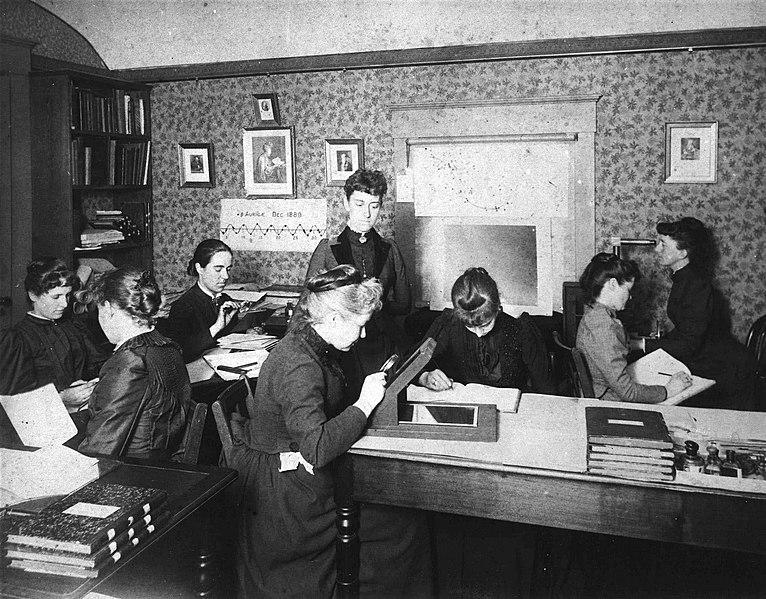 Astronomer_Edward_Charles_Pickering's_Harvard_computers